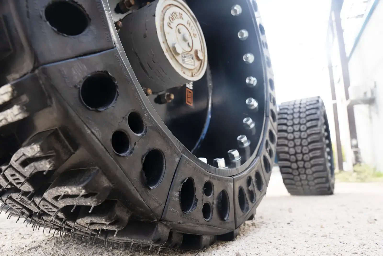 boom lift solid tire