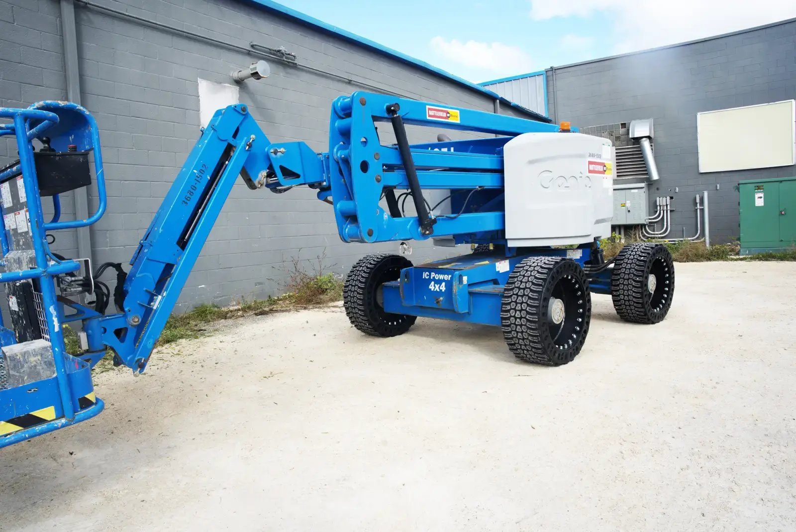boom lift solid tires