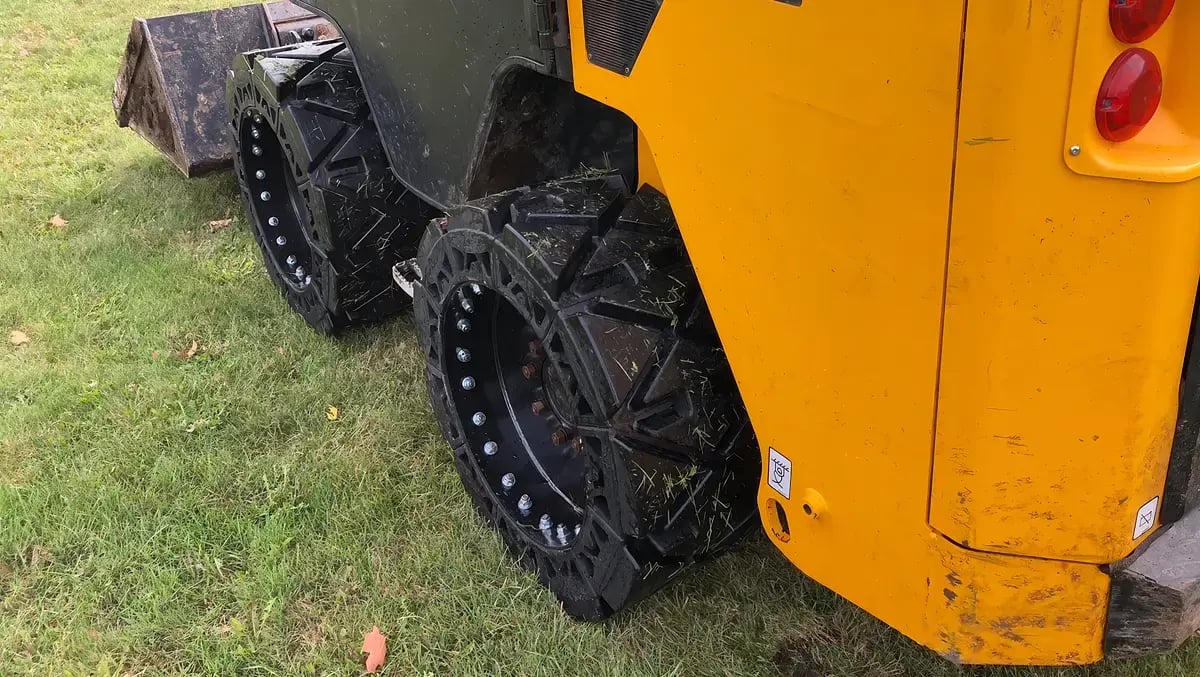 hard surface jcb skid steer tires