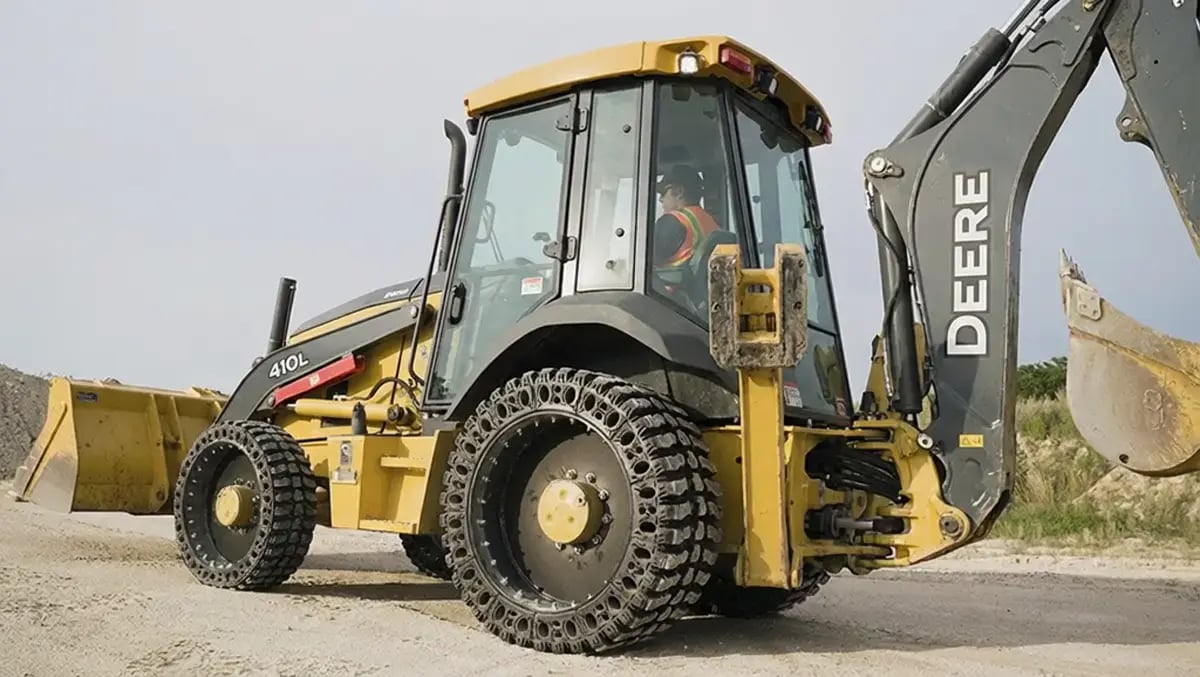 airless backhoe 410l tire