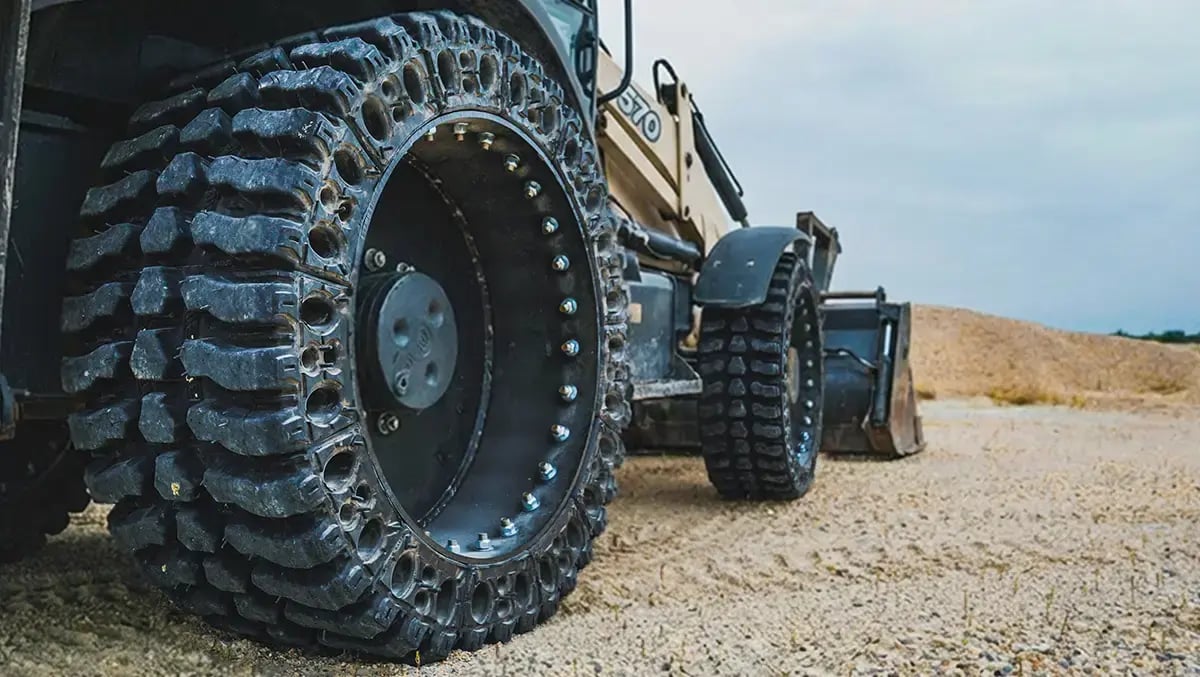 airless tire case 570 