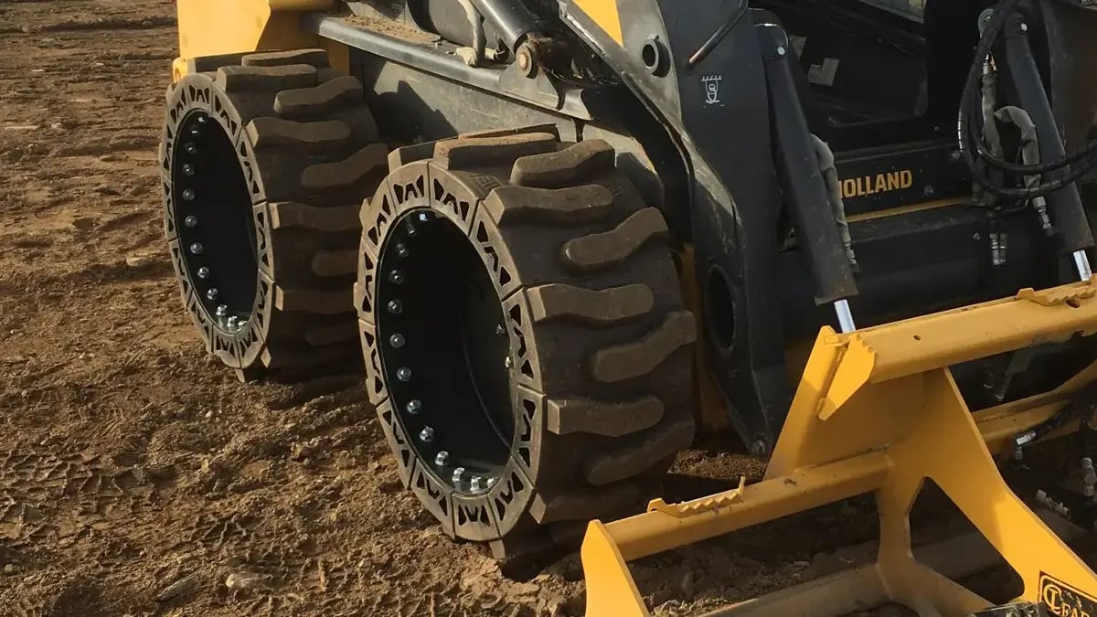 ewrs-at skid steer solid tires 