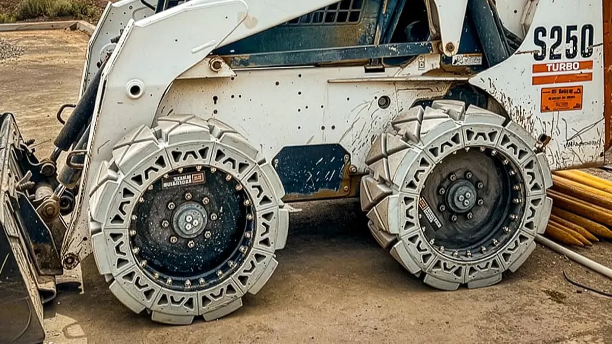 bobcat non marking tires