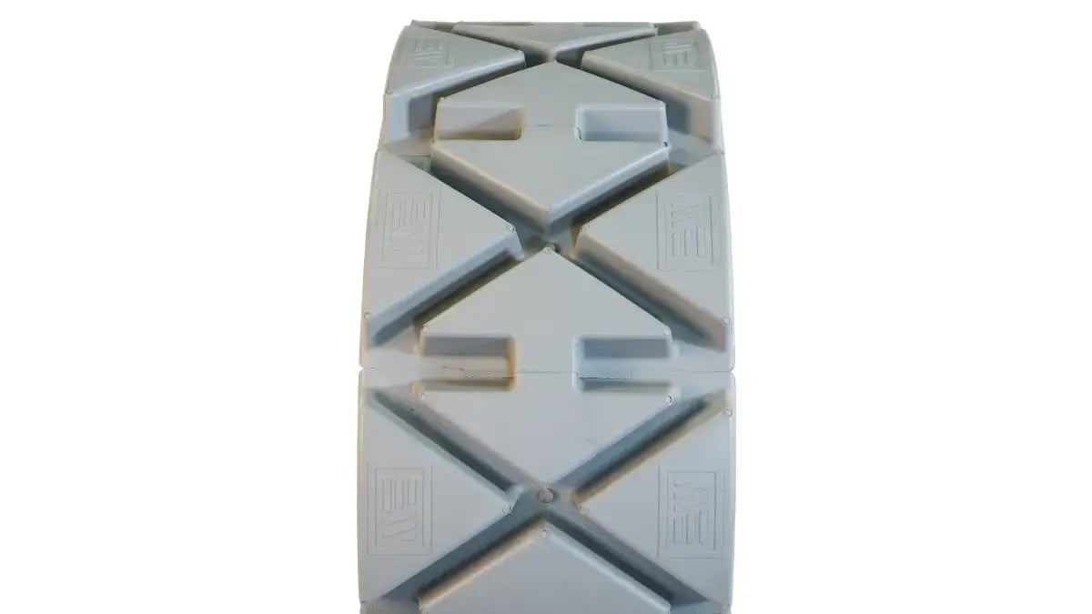 non marking tire frontal view
