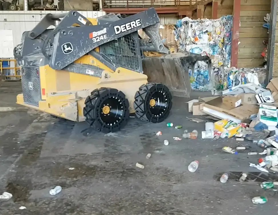 skid steer ewrs-hs solid tires