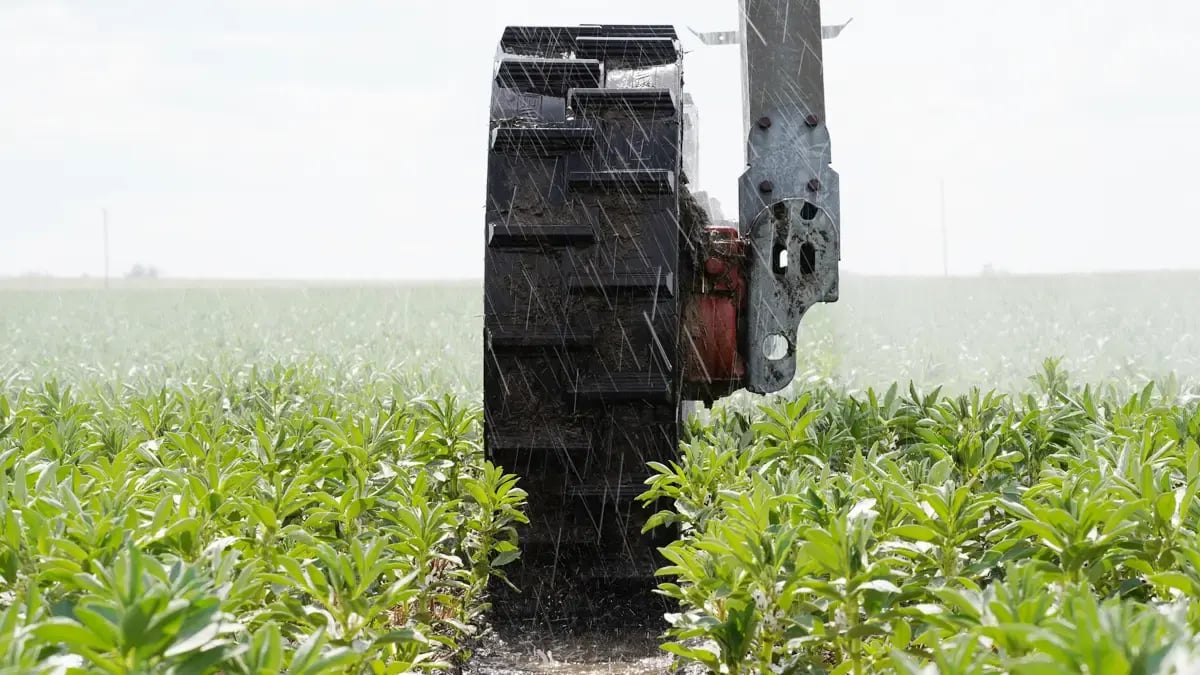 airless pivot tire tread 