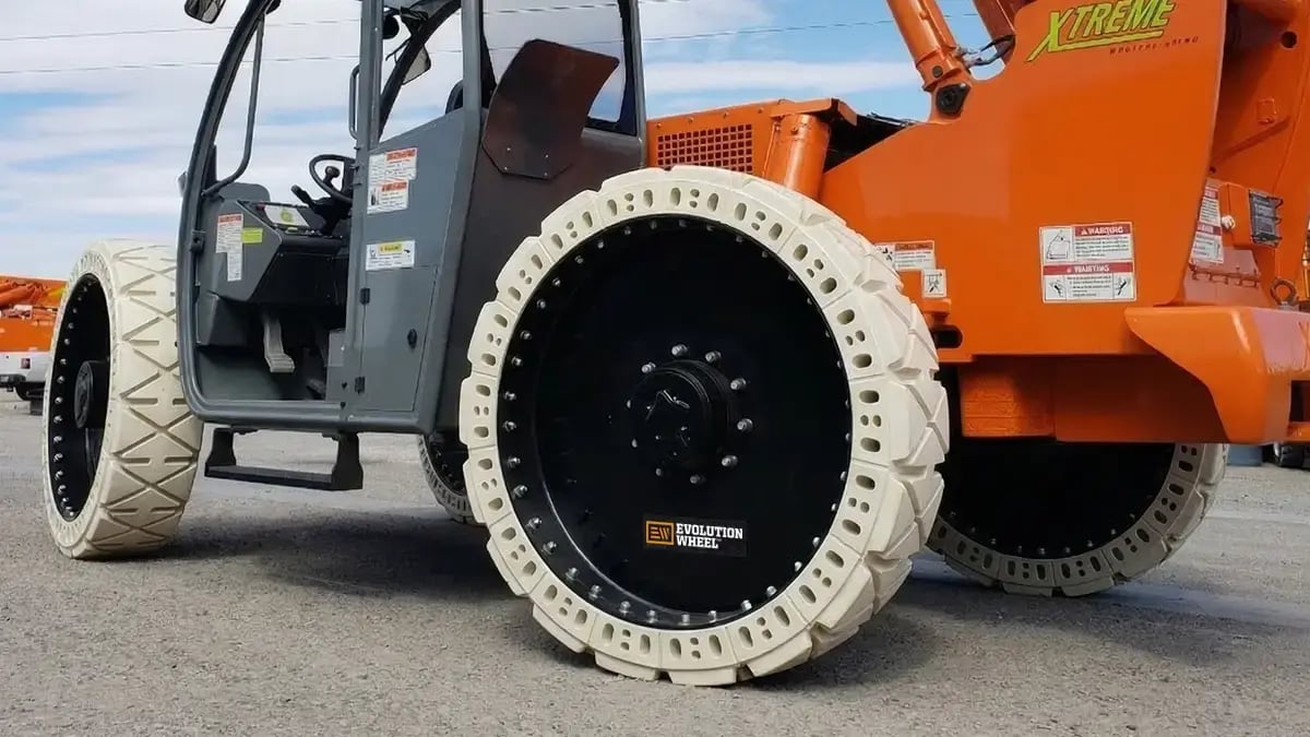 ewrs-th-nm non-marking telehandler tires