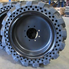 staggered aperture holes solid tires solid skid steer tire