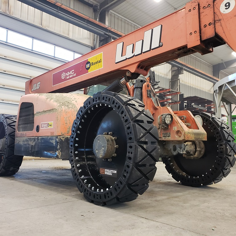 This image shows a Lull telehandler machine using our EWRS-TH-HS solid telehandler tires. 